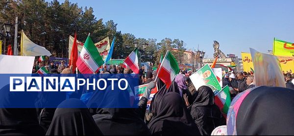 حضور پر شور مردم ساوه در یوم الله ۲۲ بهمن