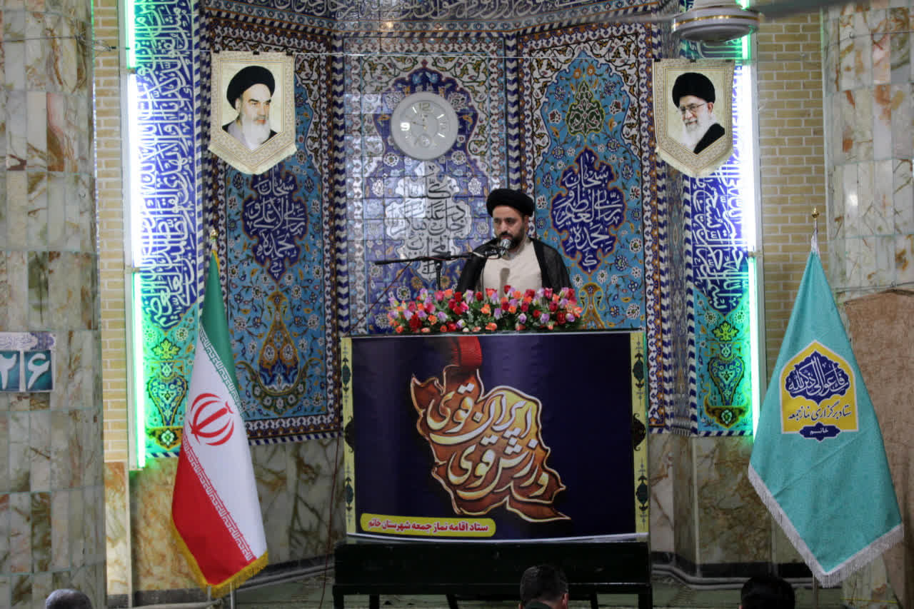 سلاح اصلی دشمن استفاده از شبکه‌های مجازی و وارونه نشان دادن واقعیت است 