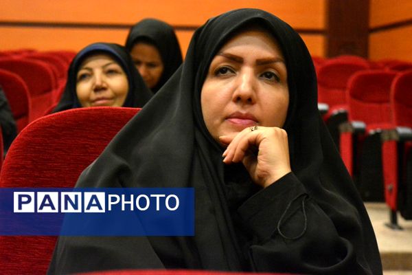 آیین تجلیل از برگزیدگان حوزه مشاوره و پیشگیری از آسیب‌های اجتماعی بهارستان‌دو