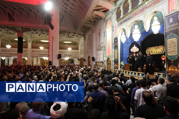 اجتماع لبیک یا حسین(ع) و گرامیداشت شهدای 15 خرداد در حرم حضرت معصومه(س)