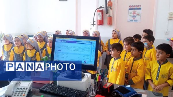 قدردانی از کارکنان خانه‌های بهداشت روستای فدافن در روز پرستار