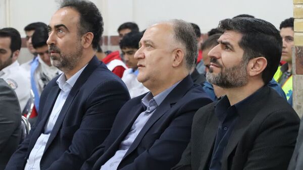 برگزاری مانور متمرکز استانی زلزله و ایمنی همزمان با سراسر کشور در مدرسه نیکان ناحیه 2 کرج 