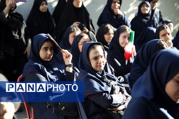 نواختن زنگ آغاز سال تحصیلی با حضور وزیر دادگستری 