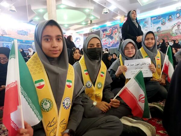 حماسه حضور نوجوانان کردکوی در روز دانش‌آموز