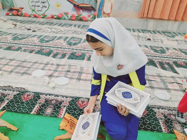 محفل انس با قرآن در دبستان دخترانه امید انقلاب بوشهر 