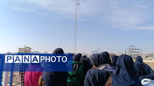 بازدید دانش آموزان دبیرستان فرزانگان از اداره هواشناسی خواف