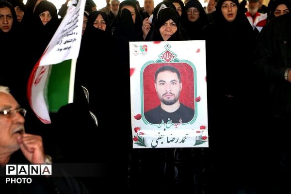 گلباران مزار شهدای جنگ رمضان در چهلمین روز درگذشت «امام شهید انقلاب» در زنجان