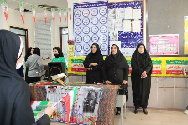 نواخته شدن زنگ انقلاب در هنرستان فاطمه زهرا ( س) گچساران