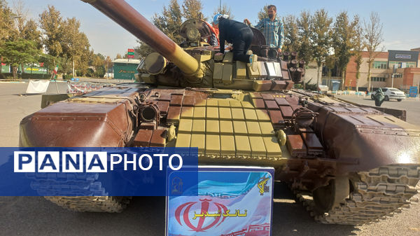 نمایشگاه هفته دفاع مقدس در مجتمع فرهنگی و ورزشی فجر نیشابور