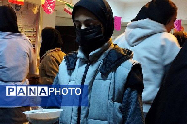 بازارچه دانش‌آموزی با طعم خلاقیت در مدرسه حضرت خدیجه(س) بهارستان‌دو