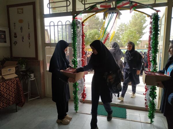 جشن آغاز سال تحصیلی جدید در دبیرستان نمونه ایمان 