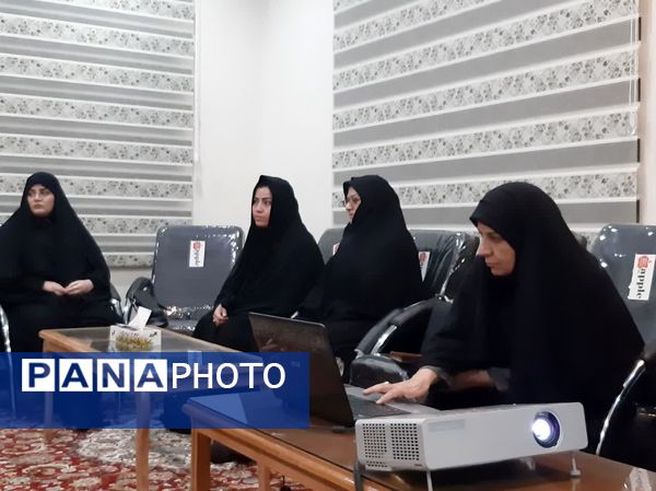 کارگاه آموزشی زنان آگاه در زیارتگاه شهید آیت الله مدرس(ره) کاشمر