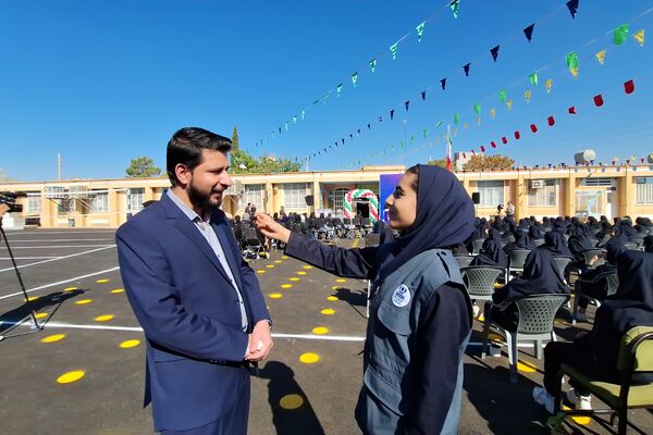 آیین نواختن زنگ مدرسه با شروع سال تحصیلی جدید 