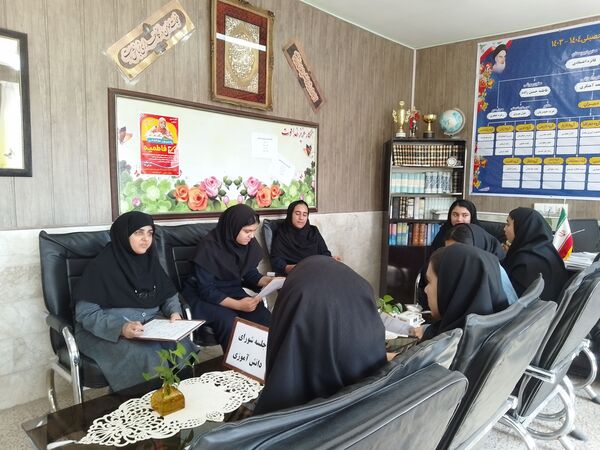 برگزاری اولین جلسه شورای دانش‌آموزی در دبیرستان دخترانه فاطمیه