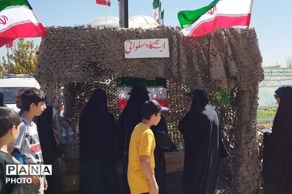 بازدید از موزه ی ملی انقلاب اسلامی به مناسبت هفته‌ی دفاع مقدس