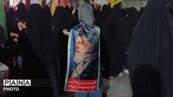 امشب نهاوندی ها پرچم ایران را به اهتزاز در آوردند