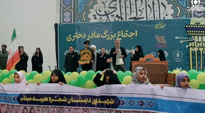 تجلی فرهنگ رضوی در بندرعباس؛ اجتماع گسترده مادر و دختری با حضور خادمان رضوی