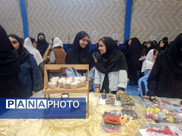 بازارچه کسب و کار دانش‌آموزی دبیرستان پردیسان سملقان