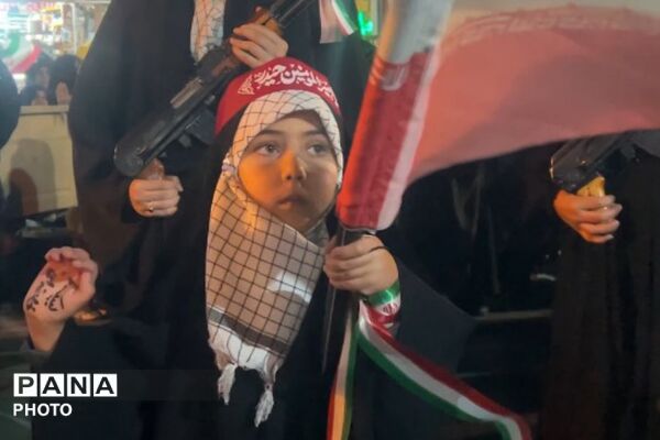 تداوم خلق حماسه مردم فیروزکوه با حضور دختران و مادران جانفدا