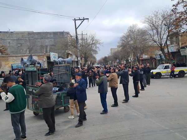 مراسم دسته روی و سینه زنی مردم آشخانه به مناسبت شهادت امام علی (ع)