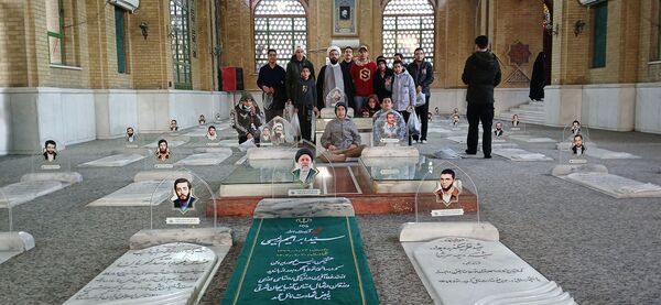 حضور دانش‌آموزان دبیرستان‌شهید بابایی در مراسمات ۱۲ بهمن