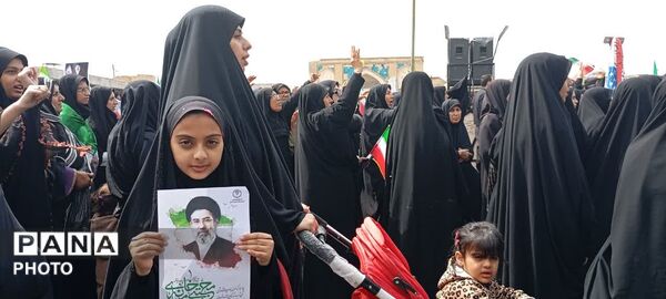  کودکان و دانش‌آموزان لارستانی در راهپیمایی روز قدس