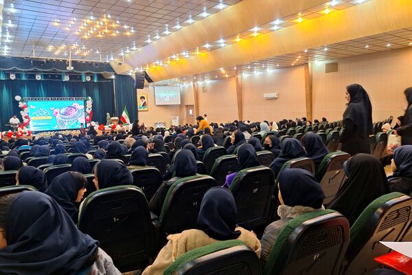 تقدیر از برگزیدگان کشوری و استانی مسابقات فرهنگی و قرآنی ناحیه 3 شیراز