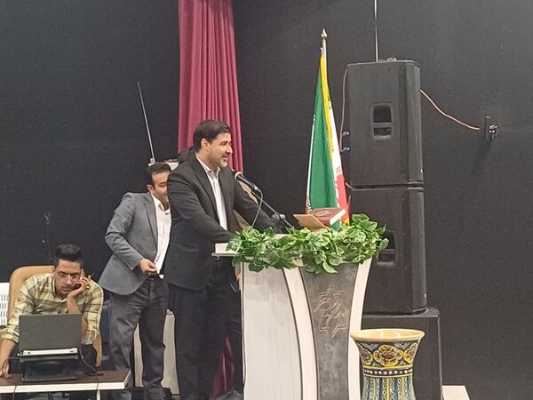 جشن ستارگان دانش‌آموزی در تالار شهرداری دولت‌آباد شهرستان برخوار 