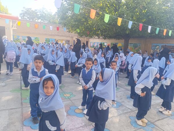 زنگ آغاز مهر در دبستان دخترانه مهر و ماه آشخانه 