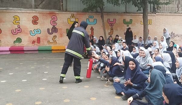 برنامه آموزشی اطفا حریق در مدرسه مهندس رحمانی فرد مشهد
