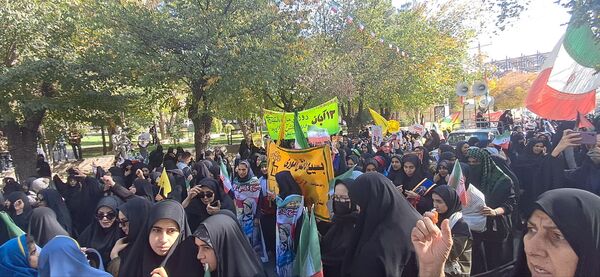 مشت هایی از نماد استواری و شجاعت 