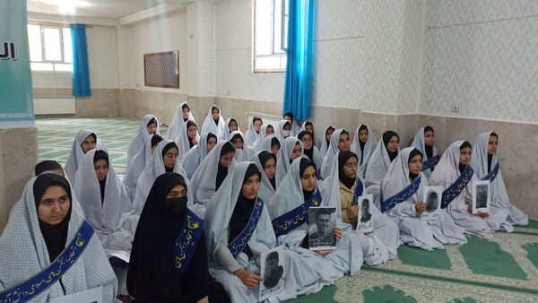 برگزاری هیئت انصارالمهدی (عج) در دبیرستان رضوان