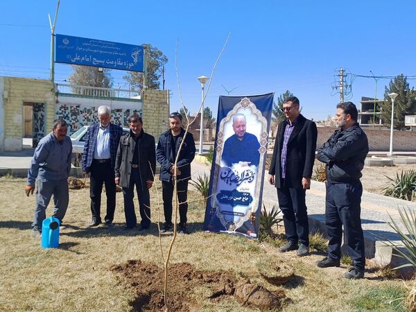 درختکاری به یاد زنده یاد حاج حسن نوربخش حبیب آبادی