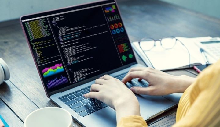 برنامه‌نویسی یک نوع تفکر منطقی و خلاقانه است