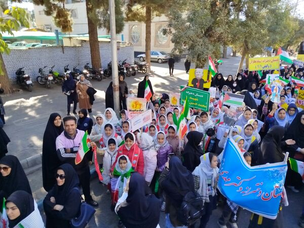 راهپیمایی 13 آبان با حضور حداکثری دانش آموزان در شهرستان نیشابور 