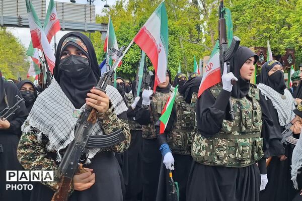 رزمایش بانوان و دختران بسیجی در شیراز