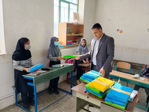 بازدید معاون آموزشی اداره آموزش و پرورش شهرستان خاتم از مدارس روستای خوانسار 