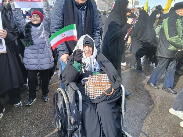 حضور پرشور مردم مشهدی در راهپیمایی ۲۲ بهمن 