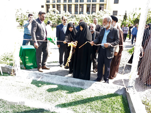 بهره‌برداری از زمین چمن مصنوعی مدرسه «بهار نور معرفت» در قم