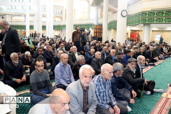 تجلیل از ایثارگران فرهنگی و پرسش و پاسخ در مصلی زنجان