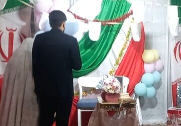 خیابان، آذین‌بسته به شکوفه‌های عشق و لبخند