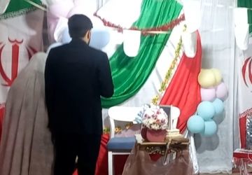 خیابان، آذین‌بسته به شکوفه‌های عشق و لبخند