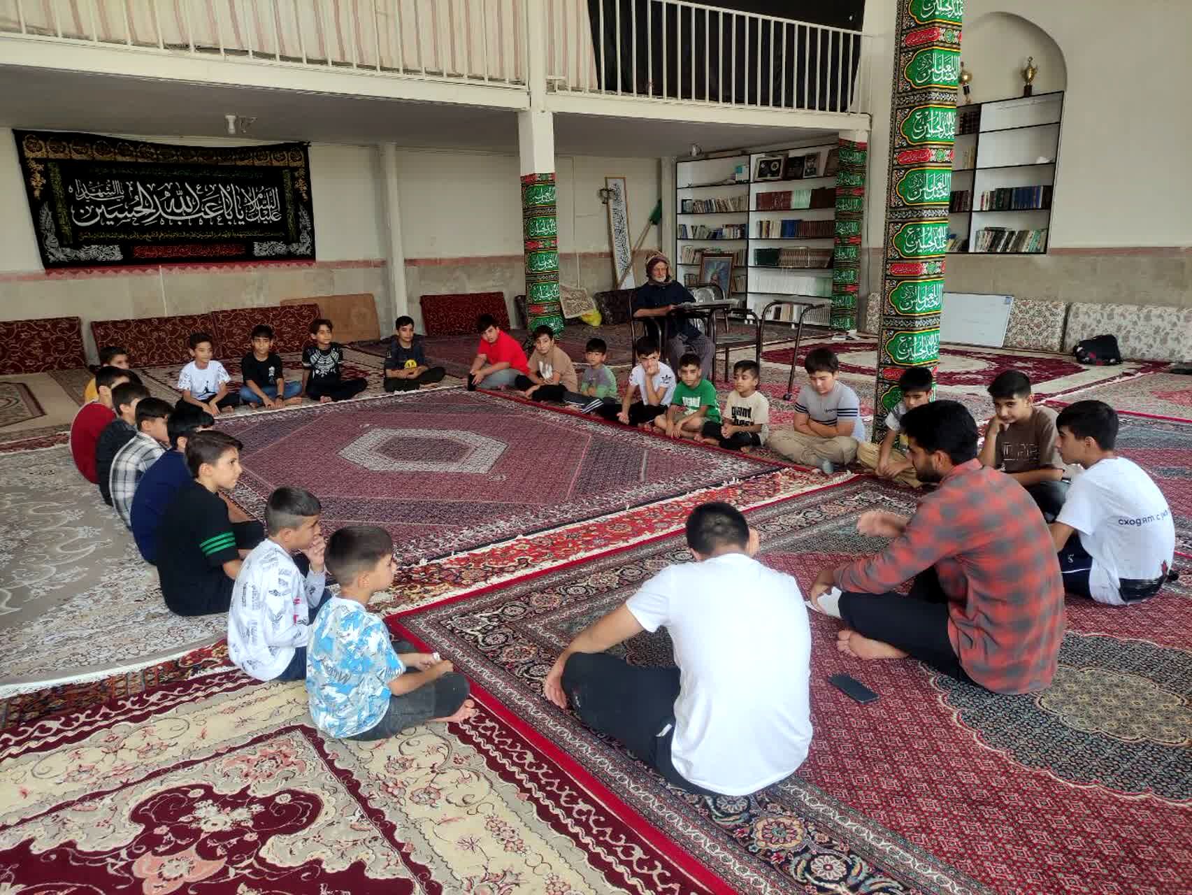 کلاس‌های قرآن کریم در مسجد امام علی (ع) ده‌محسن 