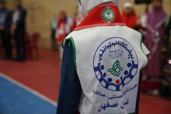 مانور یاوران انقلاب در دبستان دخترانه حاج حسن اصلانی ۲