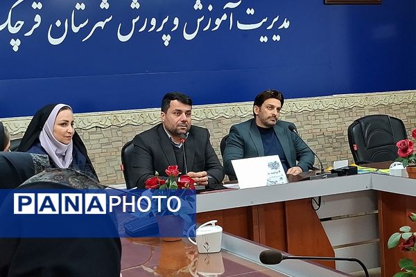 جلسه هم‌افزایی و توانمندسازی دانش‌آموزان جدیدالورود خبرگزاری پانا قرچک