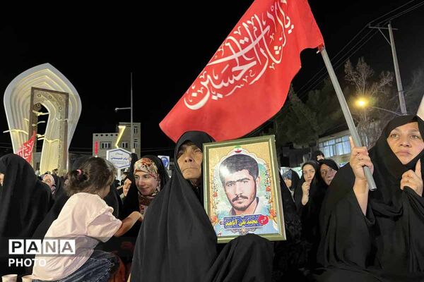 همزمان با شهادت امام حسن عسکری(ع)؛ مردم در چهلم رهبر شهید انقلاب به میدان آمدند
/2
