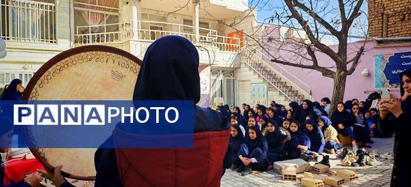 جشن ولادت صاحب الزمان در مدرسه صالحین 