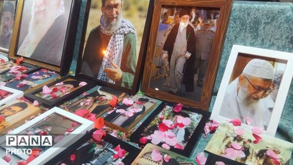 طنین دوباره شعارهای وفاداری در نورآباد؛ نود و هشتمین شب بیعت با رهبر انقلاب