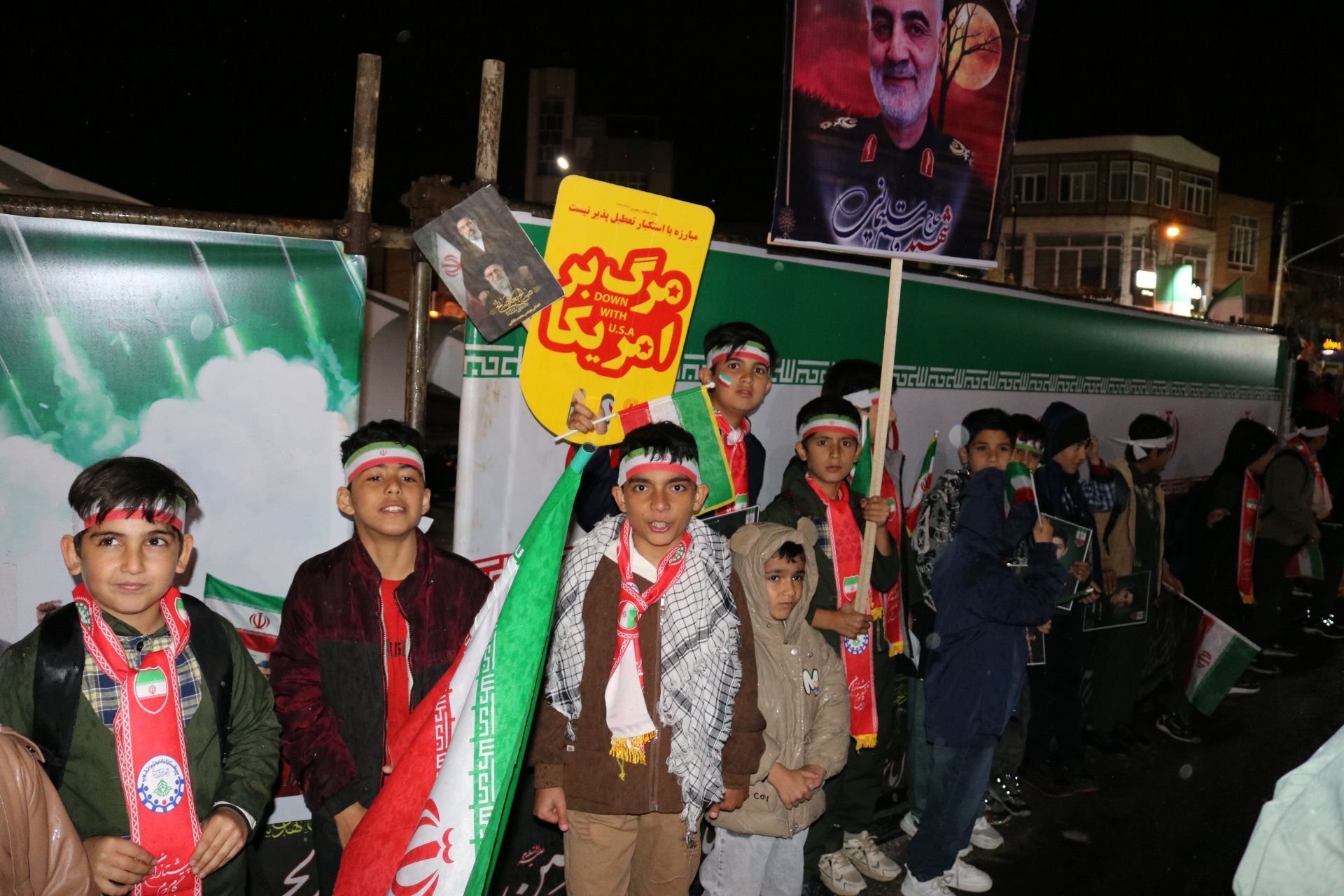 دانش‌آموزان پای کار وطن