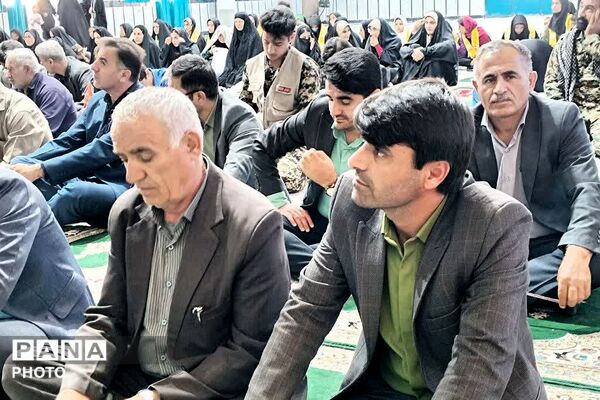 حضور پرشور فرهنگیان و دانش آموزان پیشتاز در نماز جمعه‌‌ بخش دیشموک
